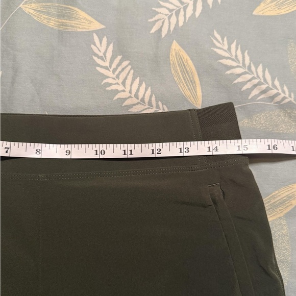 Athleta Dark Green Wrinkle-resistant, stretch fabric Size 6P - Picture 8 of 11